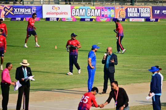 यूएईविरुद्ध टस जितेर फिल्डिङ गर्दै नेपाल, सन्तोष यादवको राष्ट्रिय टोलीमा  डेब्यु