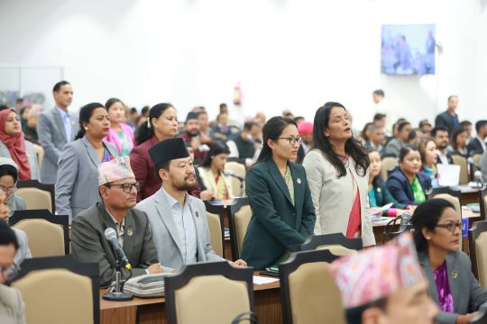 प्रधानमन्त्री उपस्थित नभएपछि प्रतिपक्षी दलले गरे संसद अवरुद्ध, १५ मिनेटका लागि बैठक स्थगित