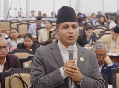 संसद्‍को नयाँ कक्षका कुर्सी फिल्म हलका जस्तो बनाइएको भन्दै एमालेले उठायो प्रश्न