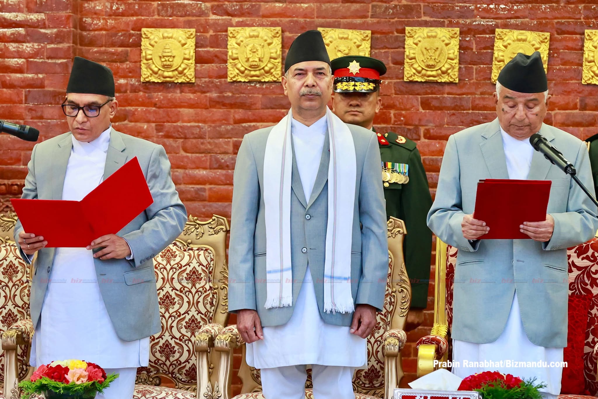 सर्वोच्च अदालतको नेतृत्वमा शर्मा, नवनियुक्त प्रधानन्यायाधीशलाई राष्ट्रपतिले गराए शपथ