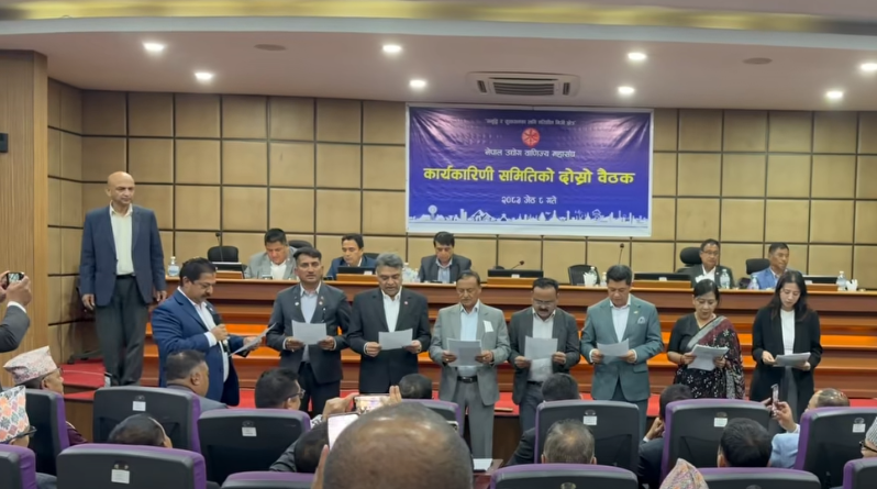 एफएनसीसीआई राजनीति: भरत आचार्यले हेमराजलाई गरे समर्थन, कोषाध्यक्षमा पौडेलका लागि हमालले छाडे