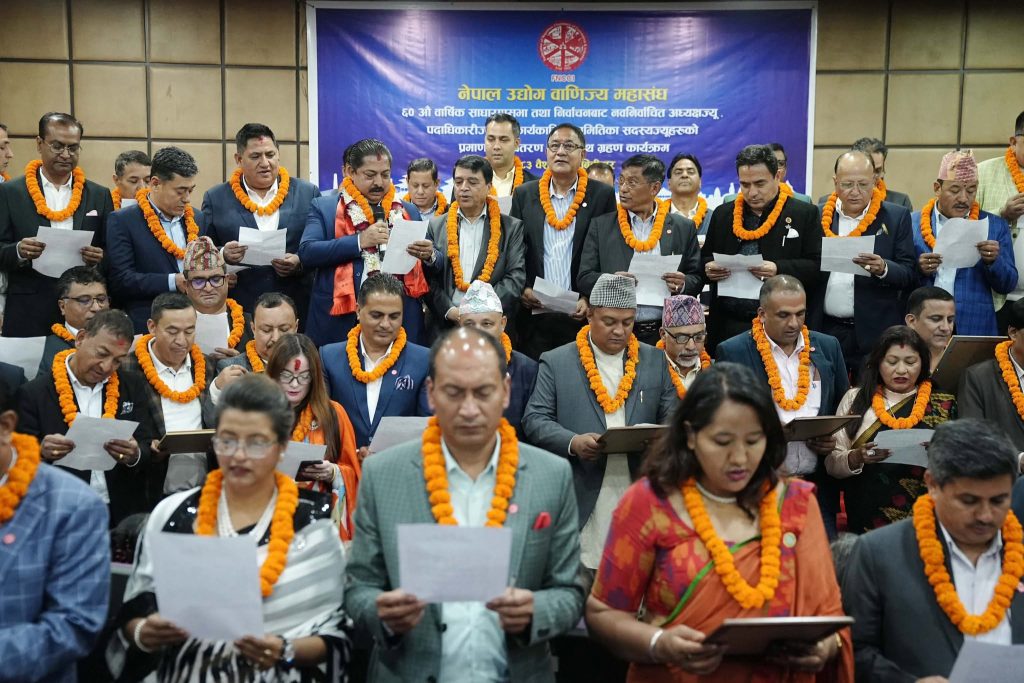 अन्जनले सम्हाले एफएनसीसीआईको नेतृत्व, निवर्तमान अध्यक्ष ढकालले गराए शपथ