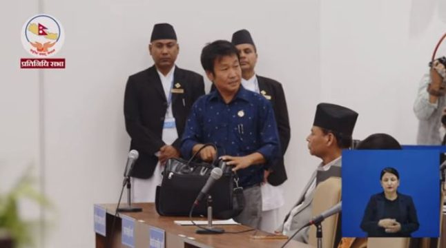 हर्क साम्पाङले संसद् बैठक बहिष्कार गर्नुअघि भने- म अलि बदमास विद्यार्थीजस्तो देखिएको छु