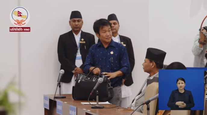 हर्क साम्पाङले संसद् बैठक बहिष्कार गर्नुअघि भने- म अलि बदमास विद्यार्थीजस्तो देखिएको छु