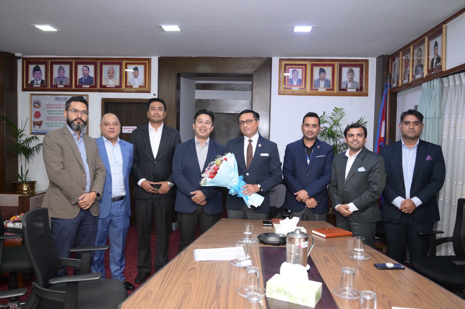 सेयर बजार सुधारका लागि अर्थमन्त्रीलाई मर्चेन्ट बैंकर्स संघको डेढ दर्जन सुझाव
