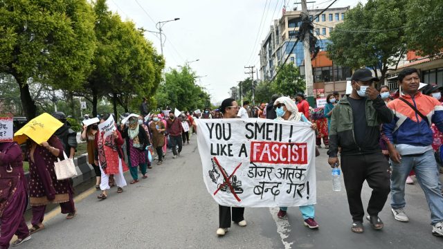 सिठ्ठी बजाउँदै माइतीघरदेखि बानेश्वरसम्म सुकुम्बासी र अभियन्ताको मार्चपास (तस्विरहरु)