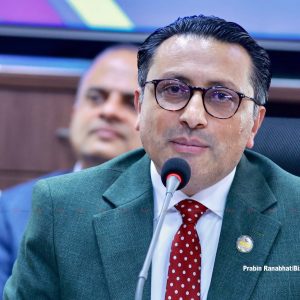 उत्पादनमूलक उद्योगका ३ दर्जन उद्योगी भेट्दै अर्थमन्त्री, समस्या सुनेर सम्बोधन गर्ने तयारी