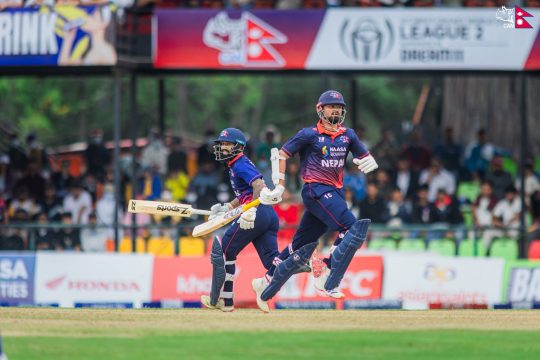 ऐरीको शतक र भण्डारीको अर्धशतकले यूएईसामू नेपालको विशाल लक्ष्य, गुल्सन भने चुके