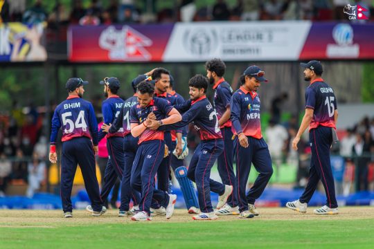 ऐरीको शतक, भण्डारीको अर्धशतक र लामिछानेको कसिलो बलिङ: अन्तिम बलमा नेपालको यूएईमाथि जित