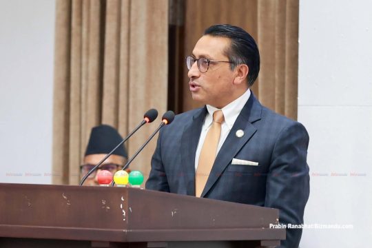 बालेन नआएपछि प्रतिपक्षको अवरोधबीच प्रतिनिधि सभामा अर्थमन्त्री वाग्लेले दिए जवाफ
