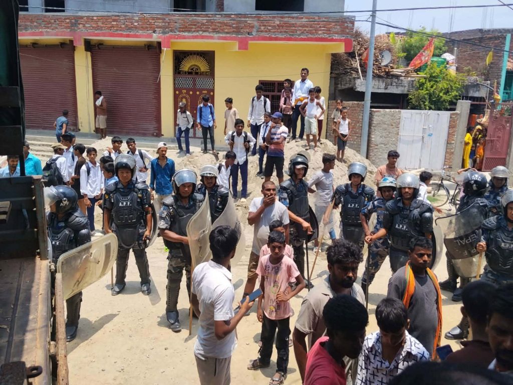 सर्लाहीमा पारि कटाउन राखेको फर्सीजन्य बिउ ७० बोरा बरामद, सशस्त्र प्रहरीमाथि ढुंगामुडा