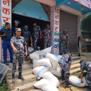 सर्लाहीमा पारि कटाउन राखेको फर्सीजन्य बिउ ७५ बोरा बरामद, सशस्त्र प्रहरीमाथि ढुंगामुडा
