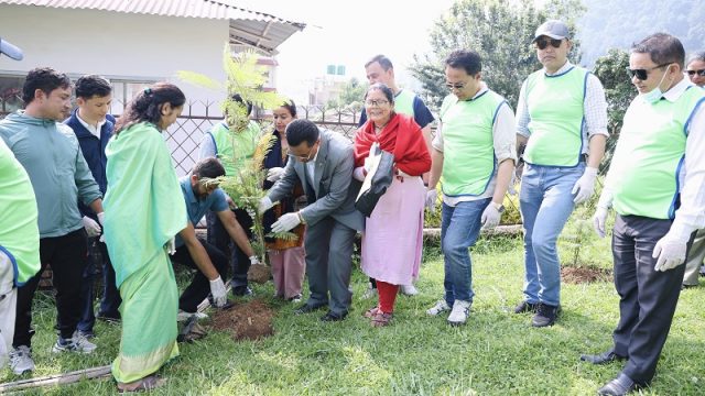 विश्व वातावरण दिवसको अवसरमा चन्द्रागिरि हिल्सले रोप्यो ३०० भन्दा बढी बिरुवा