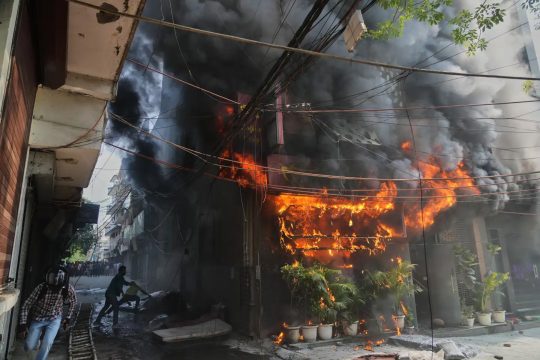 दक्षिणी दिल्लीको एउटा रेस्टुरेन्टमा भीषण आगलागी, २१ जनाको मृत्यु, दर्जनभन्दा बढी घाइते