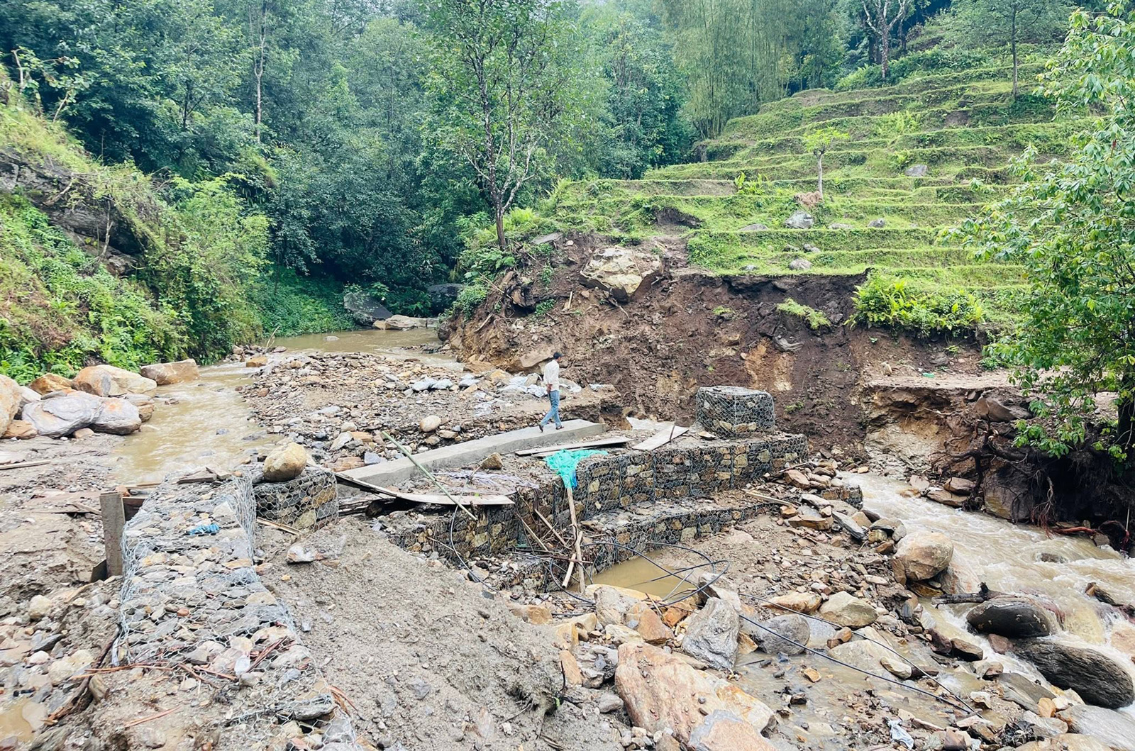 अविरल वर्षासँगै संखुवासभामा पहिरो, पाँचखपन-चैनपुर सडकमा आवागमन अवरुद्ध