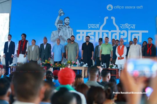 रविसँग मञ्च सेयर गरेर गगनले दिन खोजेको सन्देश के हो?