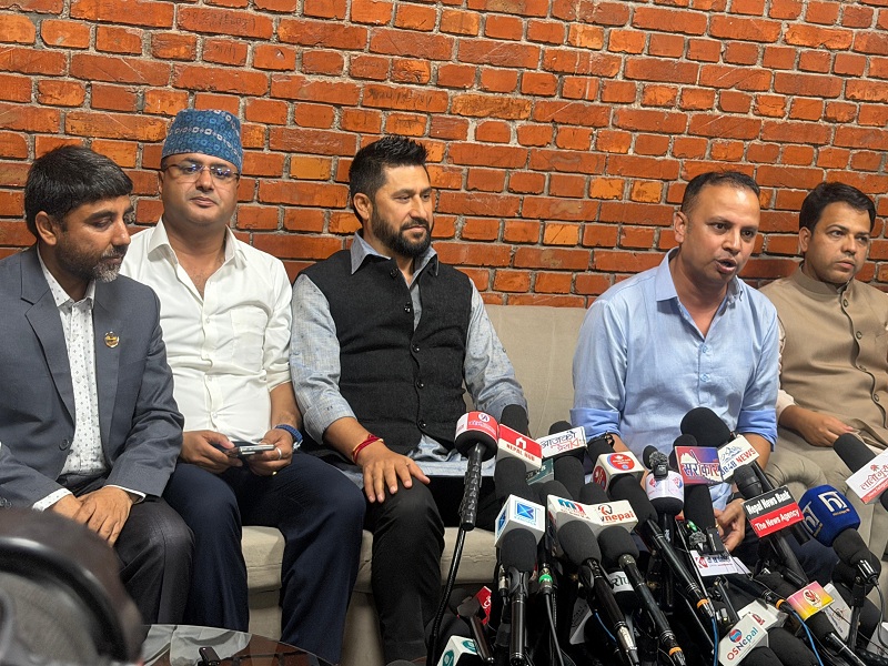 रवि लामिछानेले भारत भ्रमणबाट फर्किएर भने- सरकार तलमाथि हुँदैन, सहमतिमा अडिग छौं