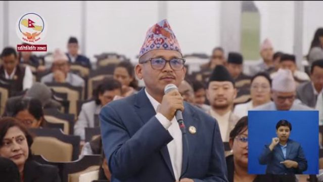 सरकारले घरघरमै पासपोर्ट पुर्‍याउँछु भन्थ्यो, पासपोर्ट लिनेको लाइन घरैसम्म पुग्यो : रमेश मल्ल