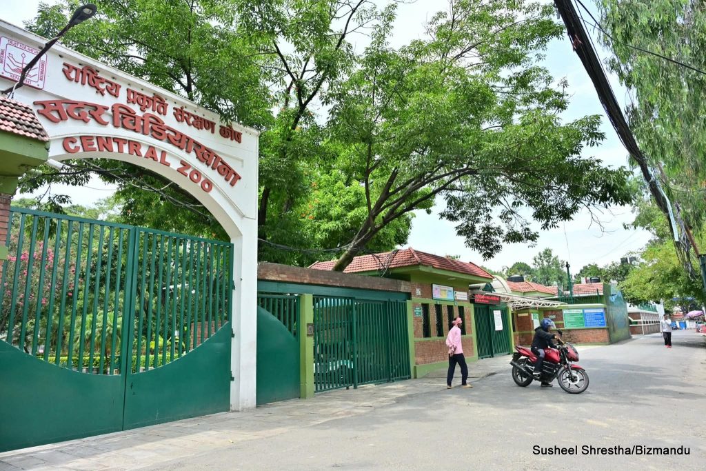 बर्ड फ्लुका कारण सुनसान बनेको सदर चिडियाखाना, निराश भएर फर्किन्छन् अवलोकनकर्ता