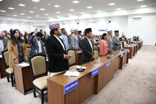 प्रतिनिधि सभाको बैठक विपक्षी दलको अवरोधले स्थगित, प्रधानमन्त्रीले माफी माग्नुपर्ने अडान