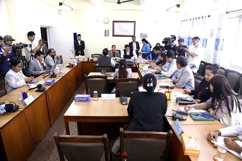 एमालेले पनि बहिष्कार गर्‍यो संसदीय समितिको बैठक, प्रधानमन्त्री बालेनले माफी माग्नुपर्ने अडान