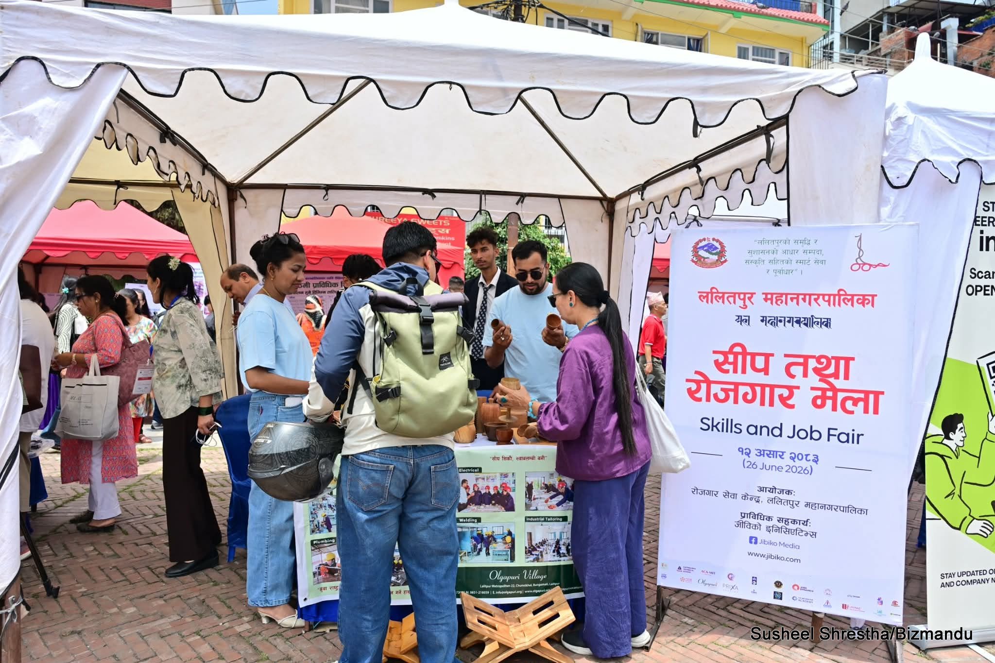 जावलाखेलमा ललितपुर महानगरले आयोजना गरेको रोजगार मेलामा युवाको भीड