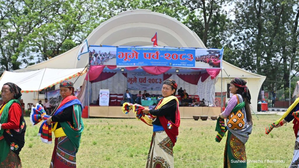 मगर समुदायले मनाए भुमे पर्व, खुल्लामञ्चमा मौलिक शैलीमा नाचगान (तस्विरहरु)