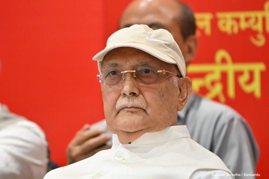 आफ्नै पक्षमा रहेका भनिएका एकाएक यूटर्न, घेराबन्दीमा ओली, शंकर अध्यक्ष बन्ने