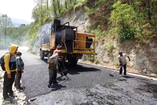 निर्माण उपकरणको लागत पनि १३ प्रतिशतले बढाए अर्थमन्त्रीले, सामान फिर्ता गर्दै व्यवसायी