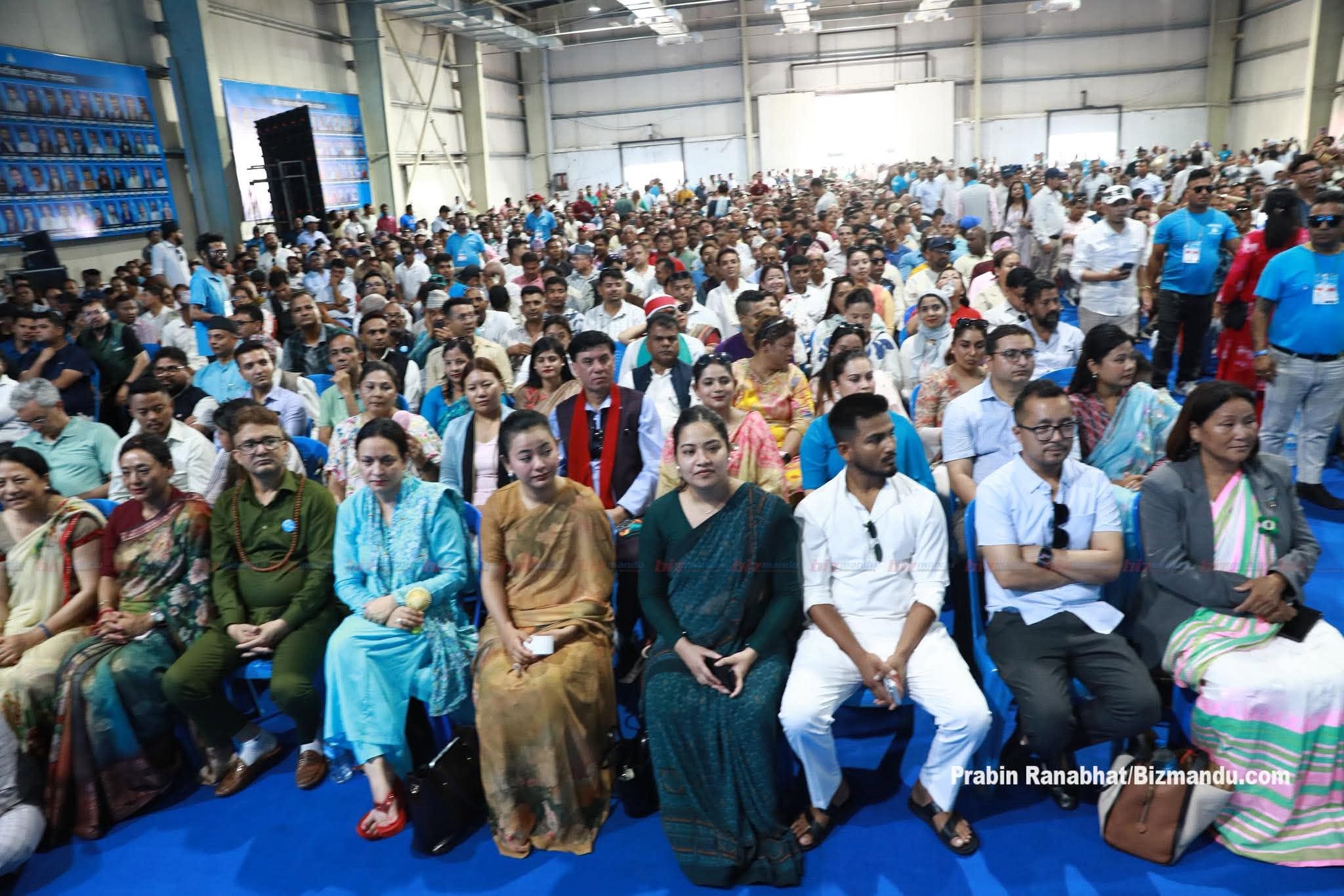 नेता बन्ने होडबाजीले रास्वपाको नीति मन्थन ओझेलमा, रवि-स्वर्णिमका प्रतिवेदनमा गराइएन छलफल