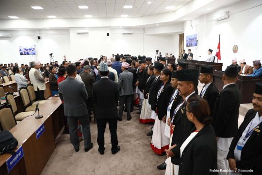 बालेनले माफी माग्नुपर्ने मागले संसद बैठक स्थगित, अर्यालले अघि बढाएका थिए कार्यसूची