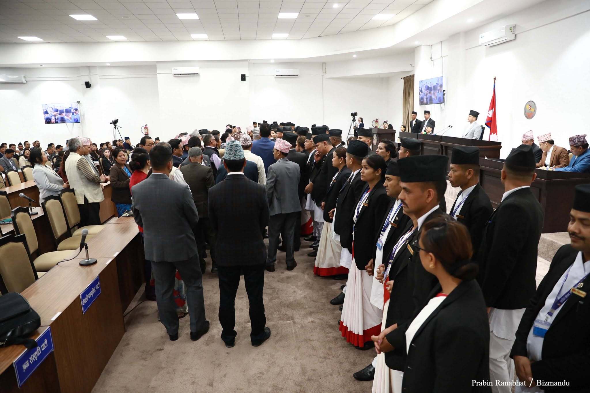 बालेनले माफी माग्नुपर्ने मागले संसद बैठक स्थगित, अर्यालले अघि बढाएका थिए कार्यसूची
