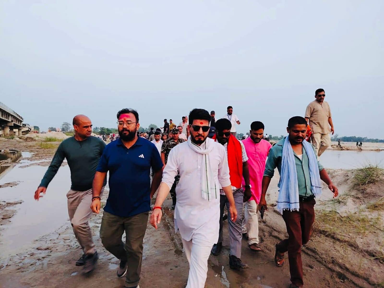 पूर्वी मधेशमा मन्त्री सुनील लम्साल, पूर्वाधार परियोजनाहरुको निरीक्षण गर्दै