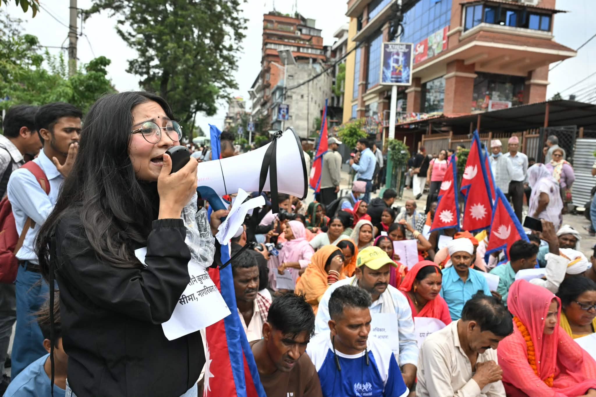 ‘सुस्ता बचाउ’ भन्दै राजधानीमा प्रदर्शन, नागरिकता र लालपुर्जा वितरण गर्न माग