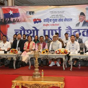 एमालेभित्रै एक्लिए ओली, बहुमत पदाधिकारीले छाडे साथ: कारबाहीको चेतावनीले विभाजनको त्रास