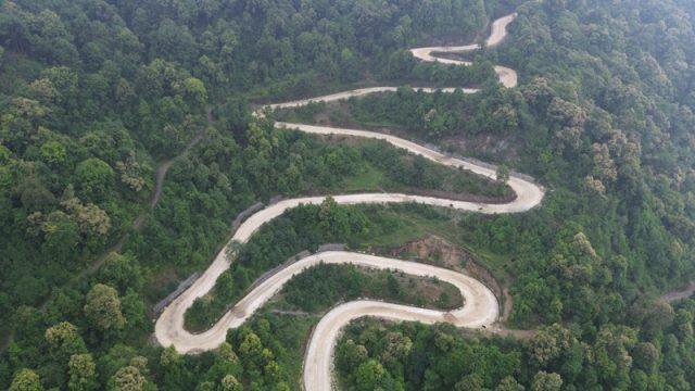 निर्माण व्यवसायीले समयमै काम नगर्दा खोटाङका दुई सडक कालोपत्र योजना अधुरै