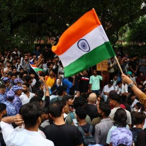 नेपाल र बंगलादेशको झल्को दिनेगरी भारतमा कक्रोच जनता पार्टीको प्रदर्शन, दिनभर अस्तव्यस्त