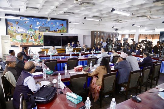 निर्वाचन प्रहरीको पोशाक खरिदमा अनियमितता नभएको गृहसचिव श्रेष्ठ र आइजीपी कार्कीको जवाफ