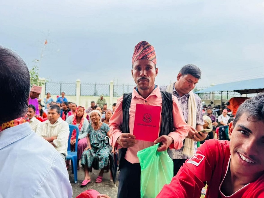 भूमिहीनले पाए प्रति परिवार साढे पाँच कट्ठा जग्गा, जनप्रतिनिधि भन्छन्- भने जति दिनुपर्छ