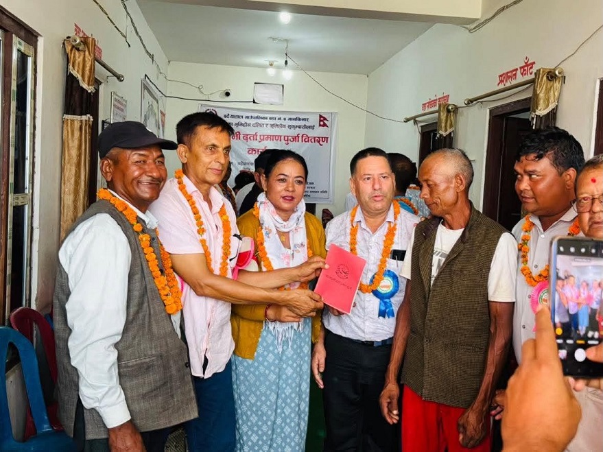भूमिहीनले पाए प्रति परिवार साढे पाँच कट्ठा जग्गा, जनप्रतिनिधि भन्छन्- भने जति दिनुपर्छ