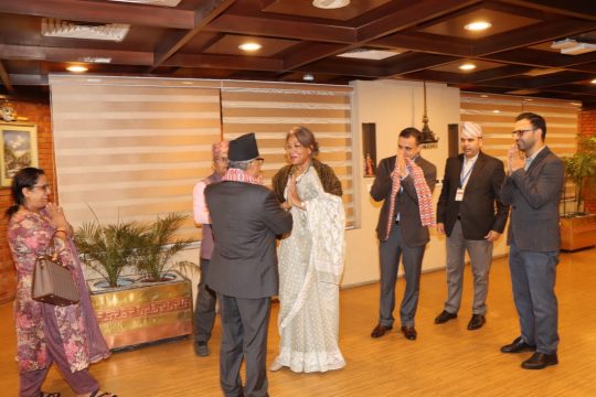 प्रधानन्यायाधीश शर्मा भारत भ्रमणबाट फर्किए स्वदेश, सपना मल्लले विमानस्थलमा गरिन् स्वागत