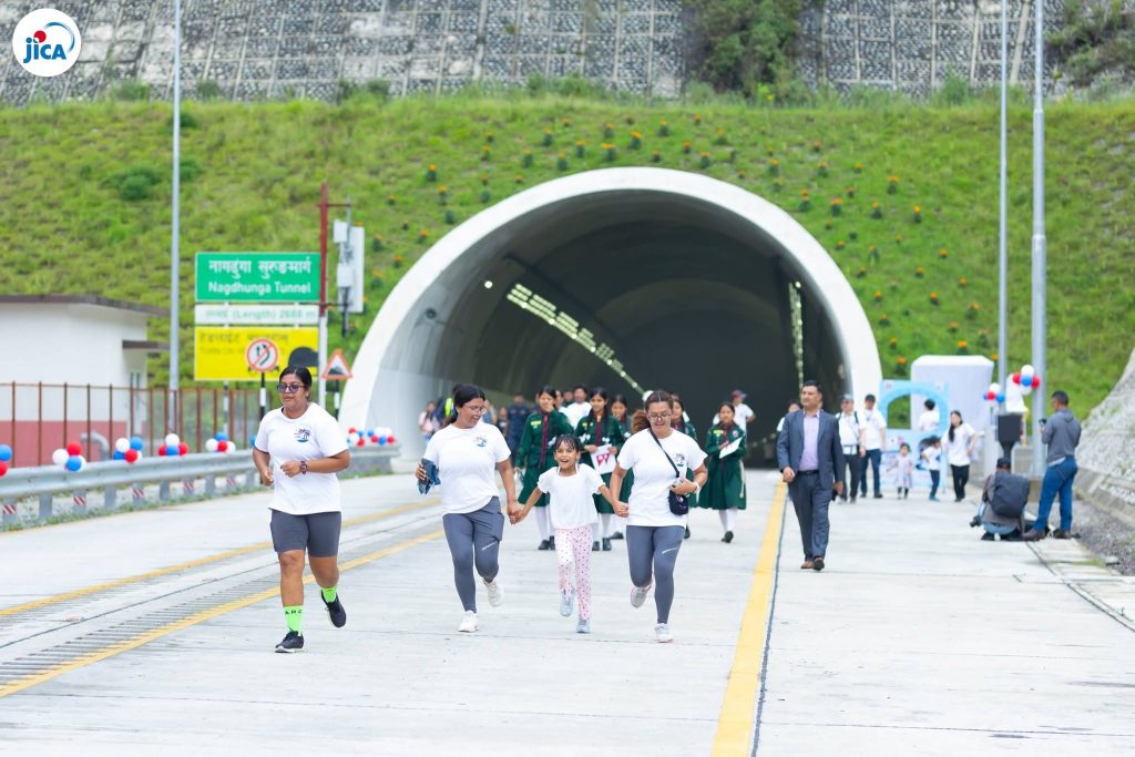 नागढुंगा सुरुङमार्गको जानकारी दिन पदयात्रासँगै दौड, साउनभित्रै सञ्चालनको तयारी