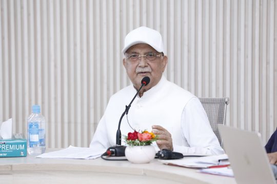 ओलीले पार्टीका सांसदसामु भने- धक्का खाएको अवस्थामा मनोबल बलियो हुँदैन, अब सडक संघर्ष गर्छौं