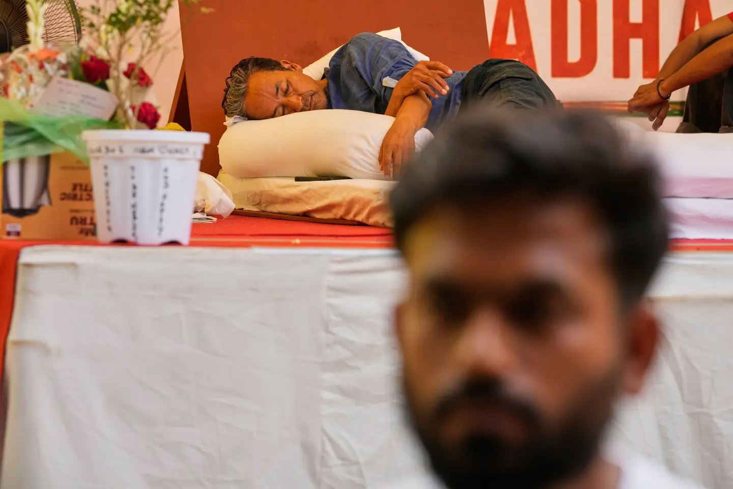 दिल्लीमा आमरण अनशन गरिरहेका वाङचुकलाई २१औं दिन प्रहरीले उठायो, सफदरजंग अस्पताल भर्ना