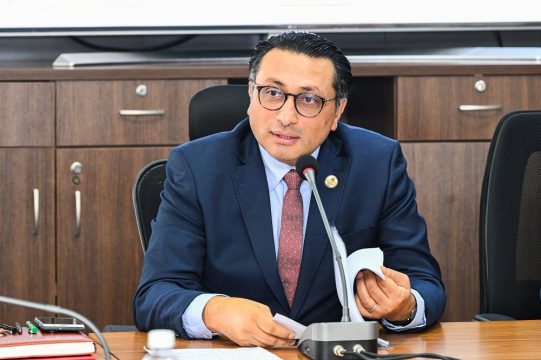 राजस्व समीक्षा बैठक : प्रमुख १४ भन्सारमा ३ महिनाभित्र सवारीसाधन स्क्यानर मेसिन जडान गरिने