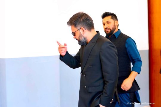 डेढ महिनापछि संसदमा पुगेका बालेन २० मिनेट बैठकमा बसेर निस्किए (तस्विरहरु)
