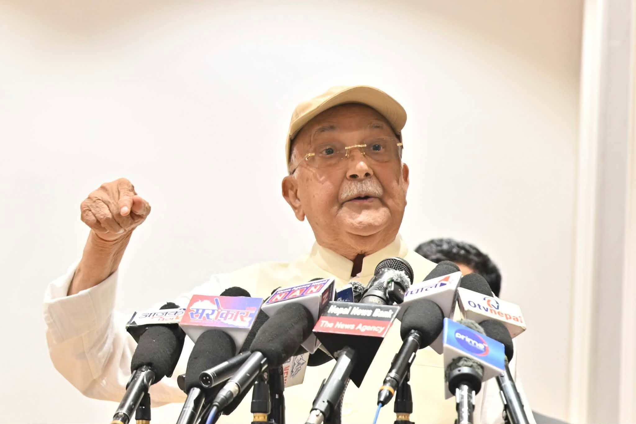सरकारका गलत क्रियाकलापविरुद्ध विरोधमा उत्रिन ओलीको आग्रह, ‘मुर्झाएर बस्ने होइन’