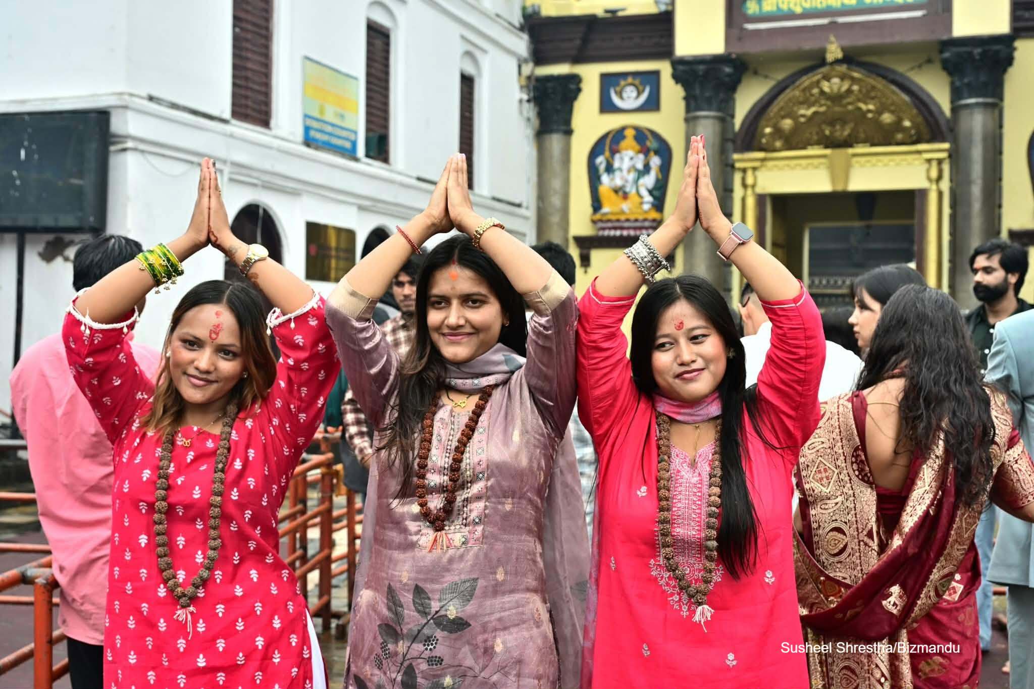 सुरु भयो साउन, पशुपतिमा दर्शन गर्न पुग्नेको घुँइचो