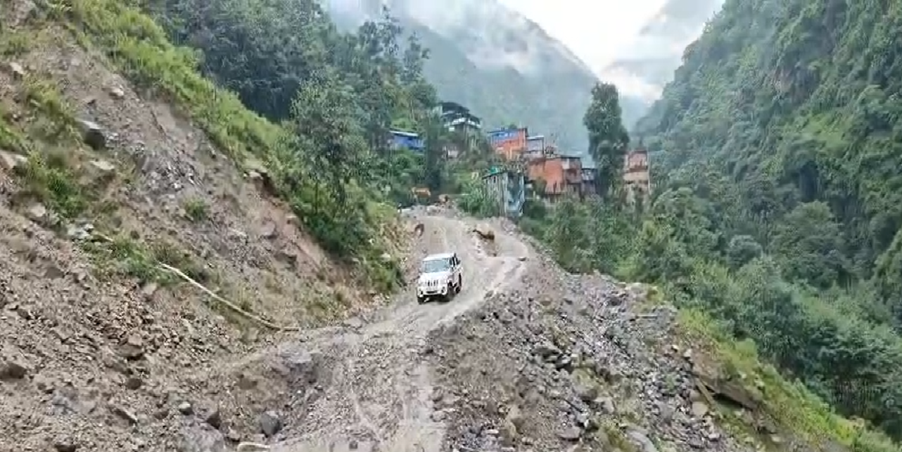 तातोपानी नाकाबाट हुने आयात रोकियो, इकोमा यसपालि पनि भासियो सडक