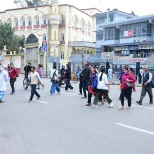 पैदलयात्रुले २०० रुपैयाँ तिर्न नसकेको भन्दै नौ वर्षअघि हटाइएको व्यवस्था रकम बढाएर पुनः ल्याउँदै